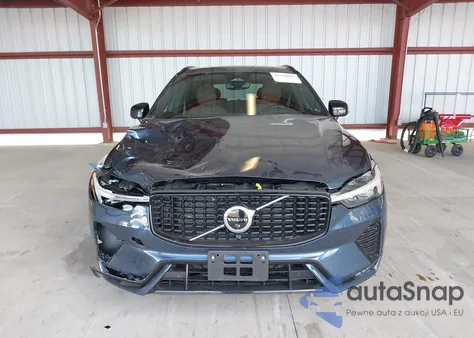 2023 Volvo Xc60 B5 Plus Dark Theme z USA, uszkodzony, nr VIN YV4L12RLXP1351485